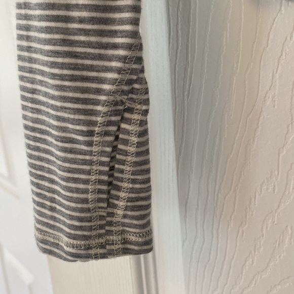 Womens Lululemon top size 2 - Picture 5 of 9